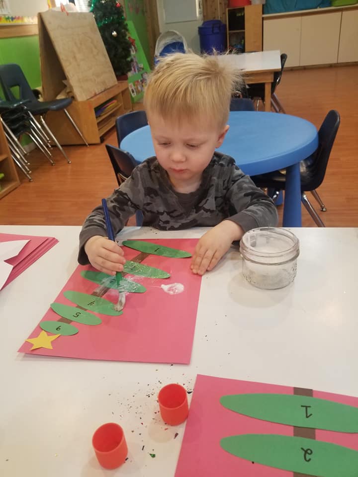 christmas tree paper craft at daycare