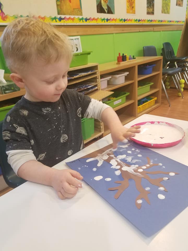 finger painting paper tree craft at preschool